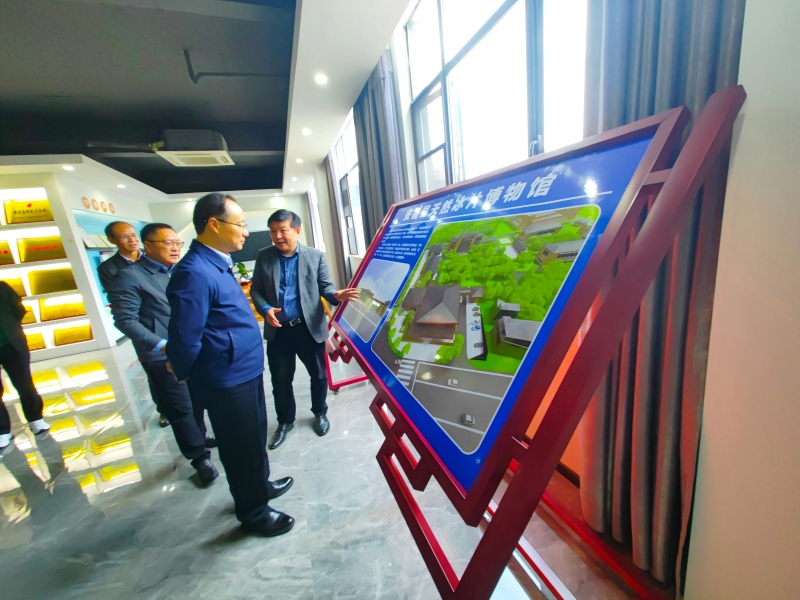 王亚联市长调研樟乡天然冰片公司，推动全产业链发展